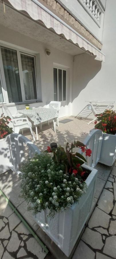 Pahljina Apartments Palit Exterior photo